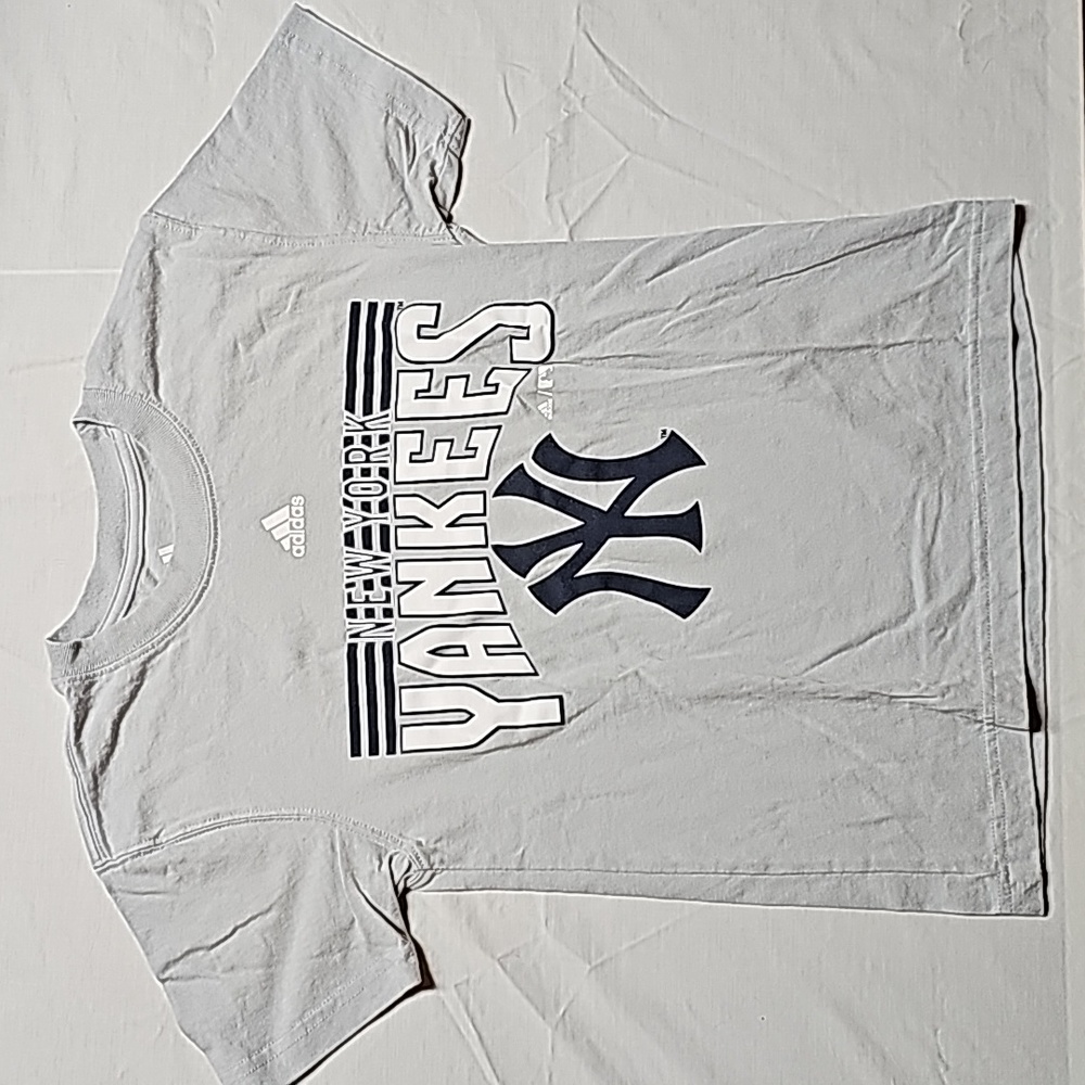 Boy's size 8 NY Yankees t-shirt